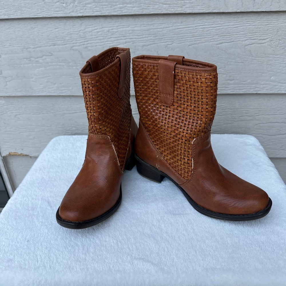 Bare Traps cowgirl ankle boots